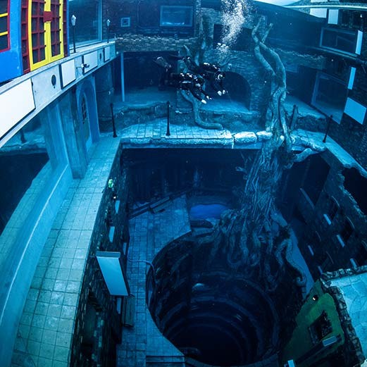 La piscina más profunda del mundo está en Dubái