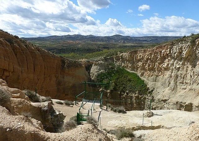 640px-oliete_sima_de_san_pedro_viajesyrutasenmoto_7_24345031098_cropped