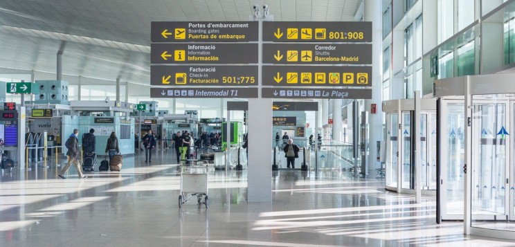 Aena amenaza con cobrar el triple de alquiler a las tiendas que no quieran abrir