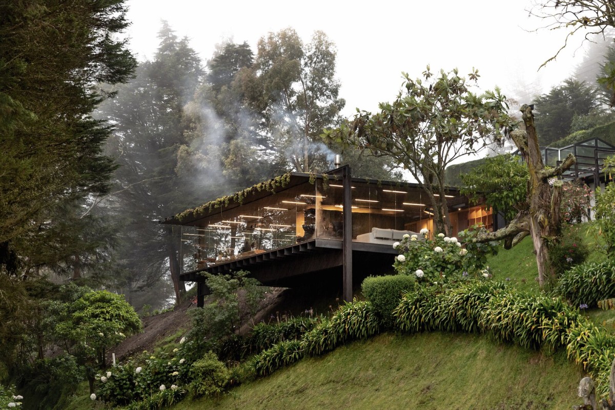 Esta cabaña con fantásticas vistas amplía su superficie gracias a materiales prefabricados
