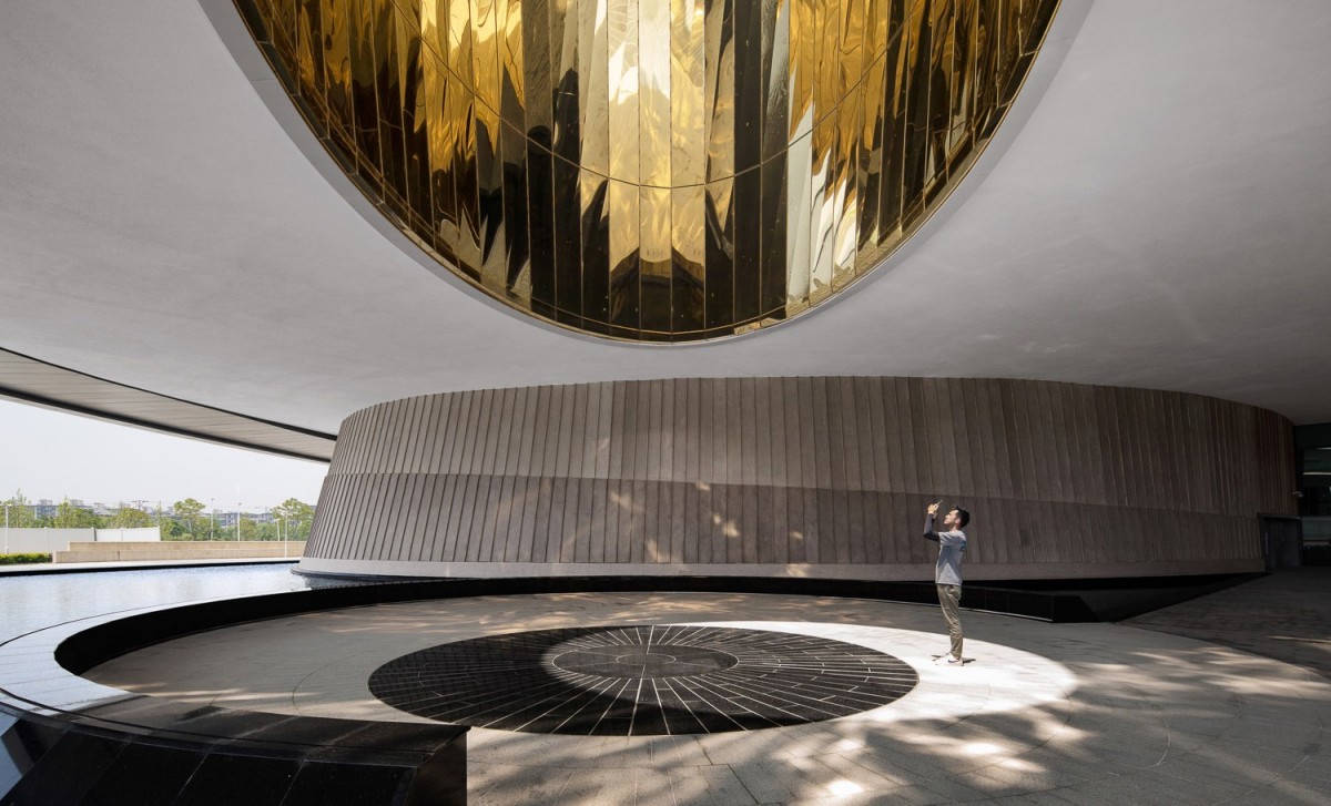 Formado por tres partes: el Oculus, la Cúpula Invertida y la Esfera