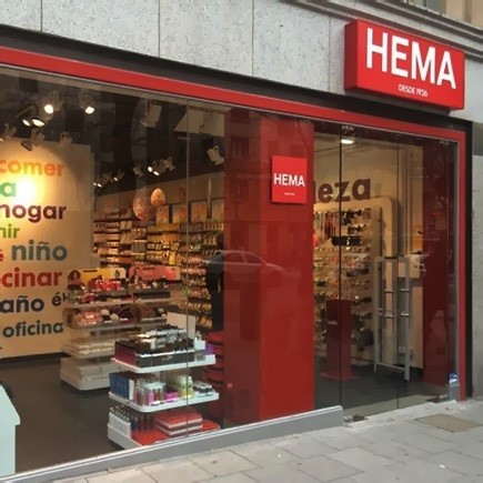 La cadena holandesa HEMA abandona España y cierra sus tiendas de Madrid y Barcelona