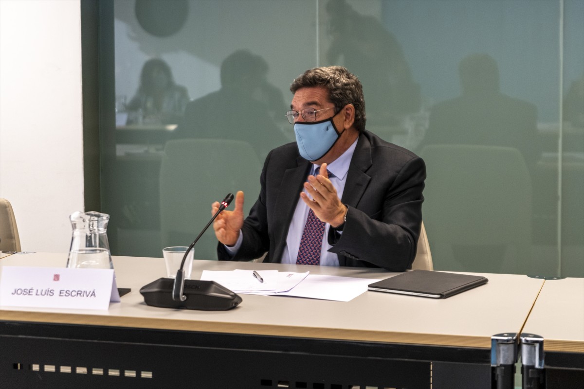 Escrivá aboga por desincentivar la jubilación anticipada y premiar a quien trabaje hasta los 75 años