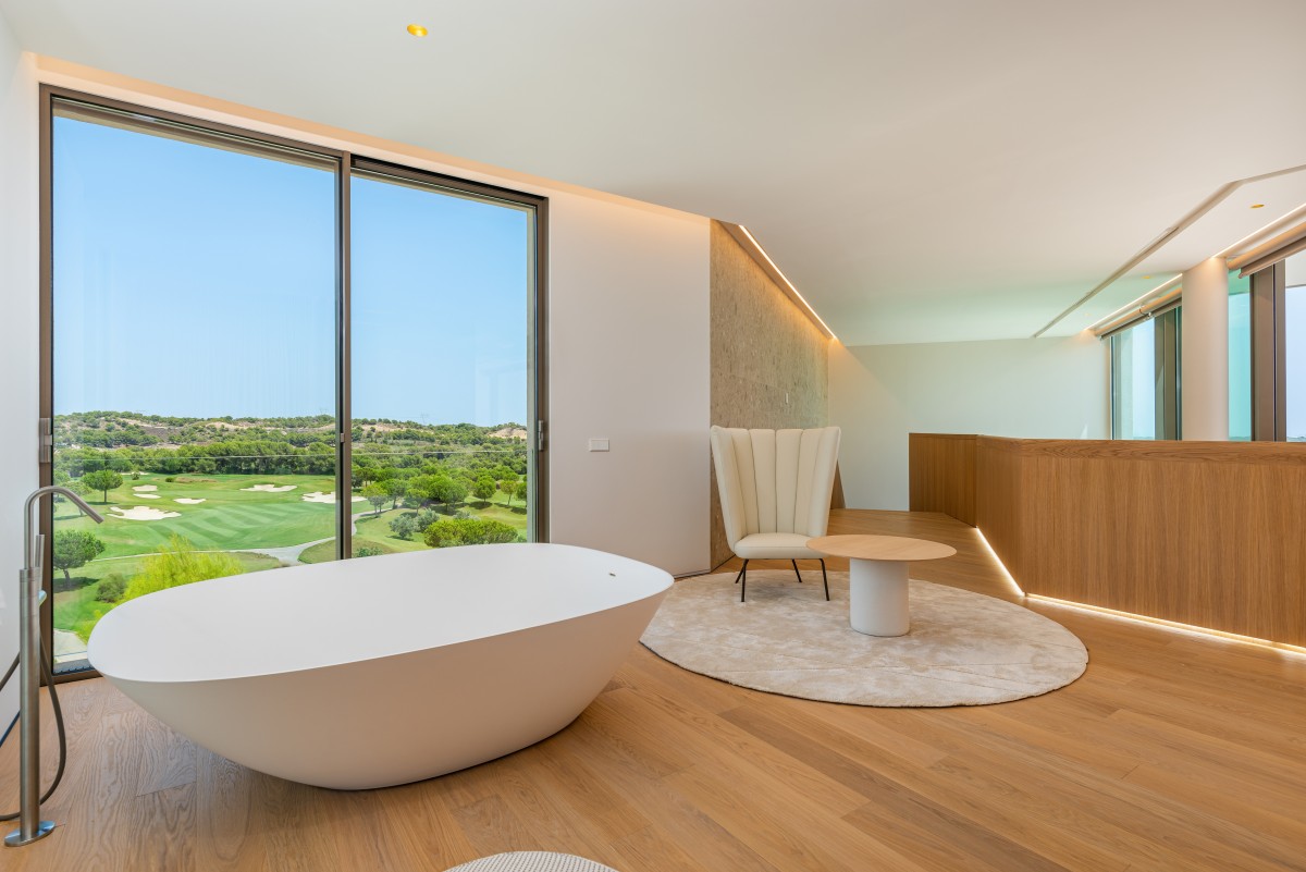 La villa tiene cinco baños