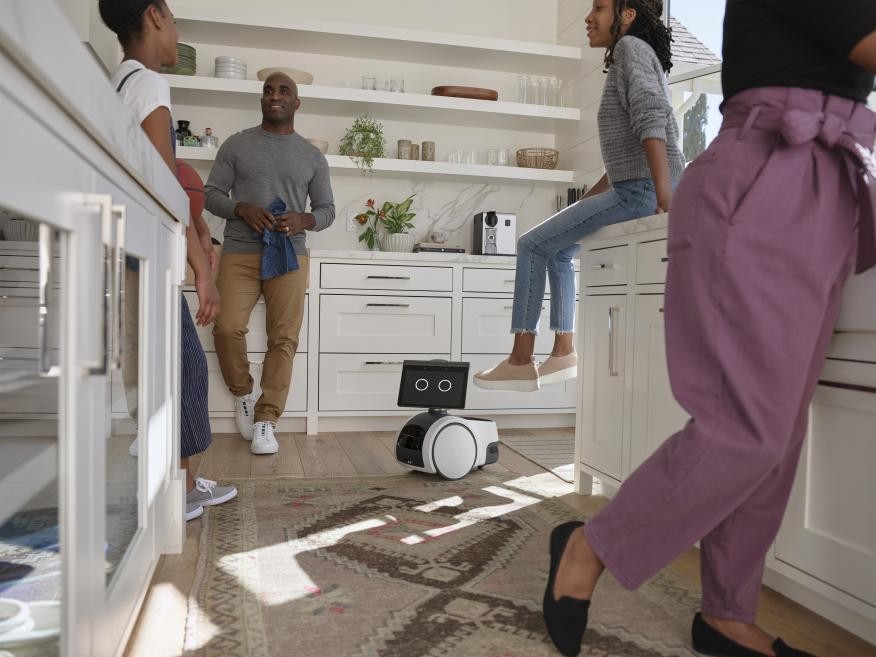 Amazon lanza Astro, un robot doméstico sobre ruedas por 1.000 dólares