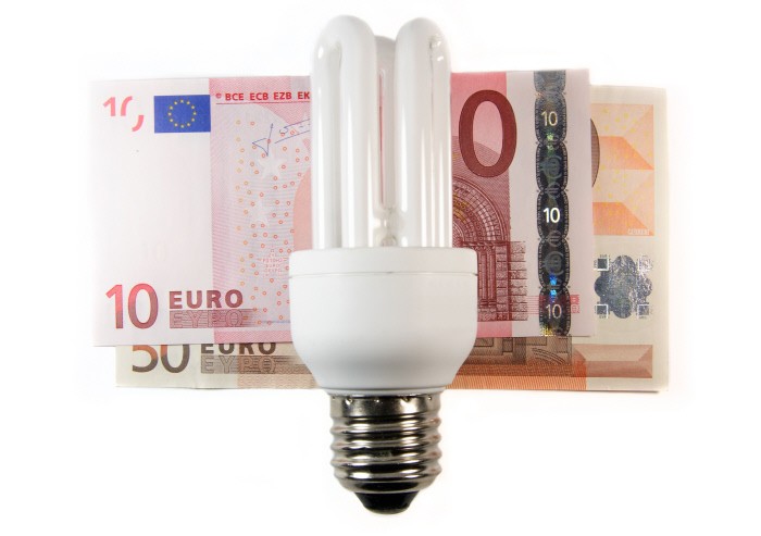 Consejos para sobrevivir a la nueva subida de la luz en octubre