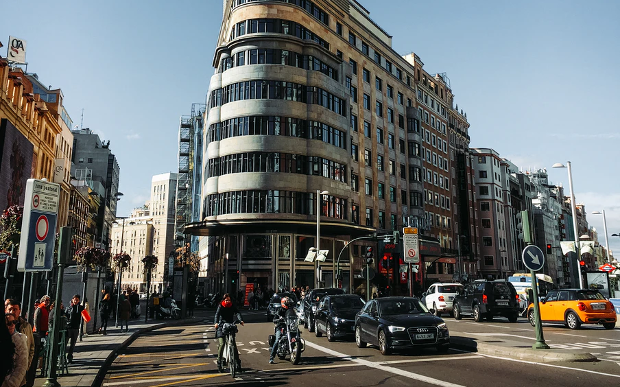 La afluencia en el ‘retail prime’ crece un 22% en verano, pero aún no supera niveles pre-covid