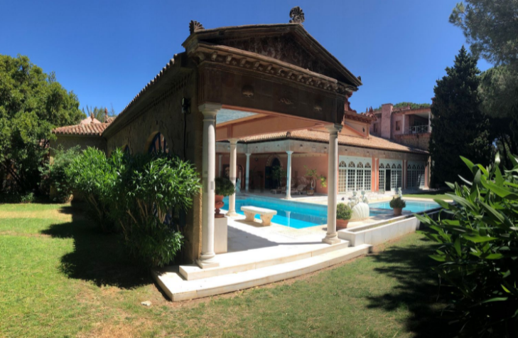 Tiene una casa independiente para huéspedes