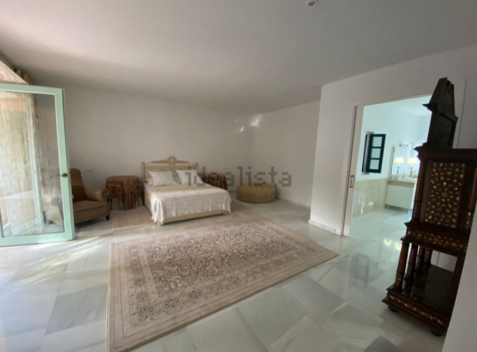 Tiene 12 habitaciones