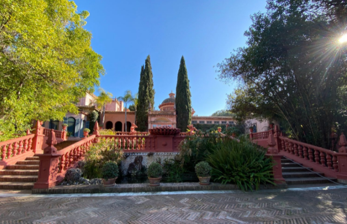 En venta un palacio con increíbles jardines premiados y vistas al mar en Sotogrande