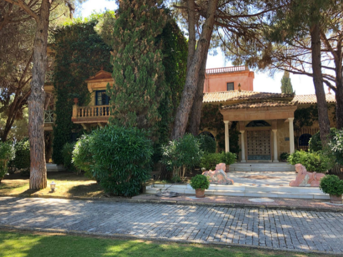 El palacio tiene casi 3.000 m2