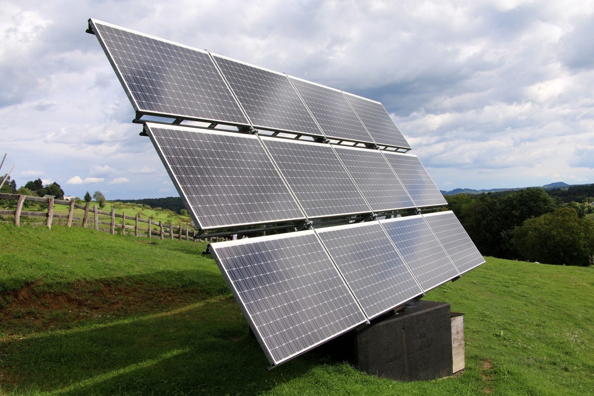 Qué pasa con los paneles solares en los días nublados