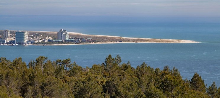 La heredera del imperio Inditex, Sandra Ortega, comienza la construcción de su ‘resort’ portugués
