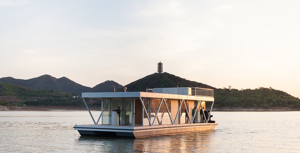 Esta es la casa-barco fabricada en Portugal que se desliza por los ríos