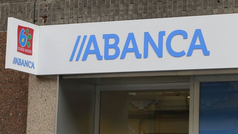 Abanca se alía con Pensium para que los mayores paguen una residencia con el alquiler de su vivienda