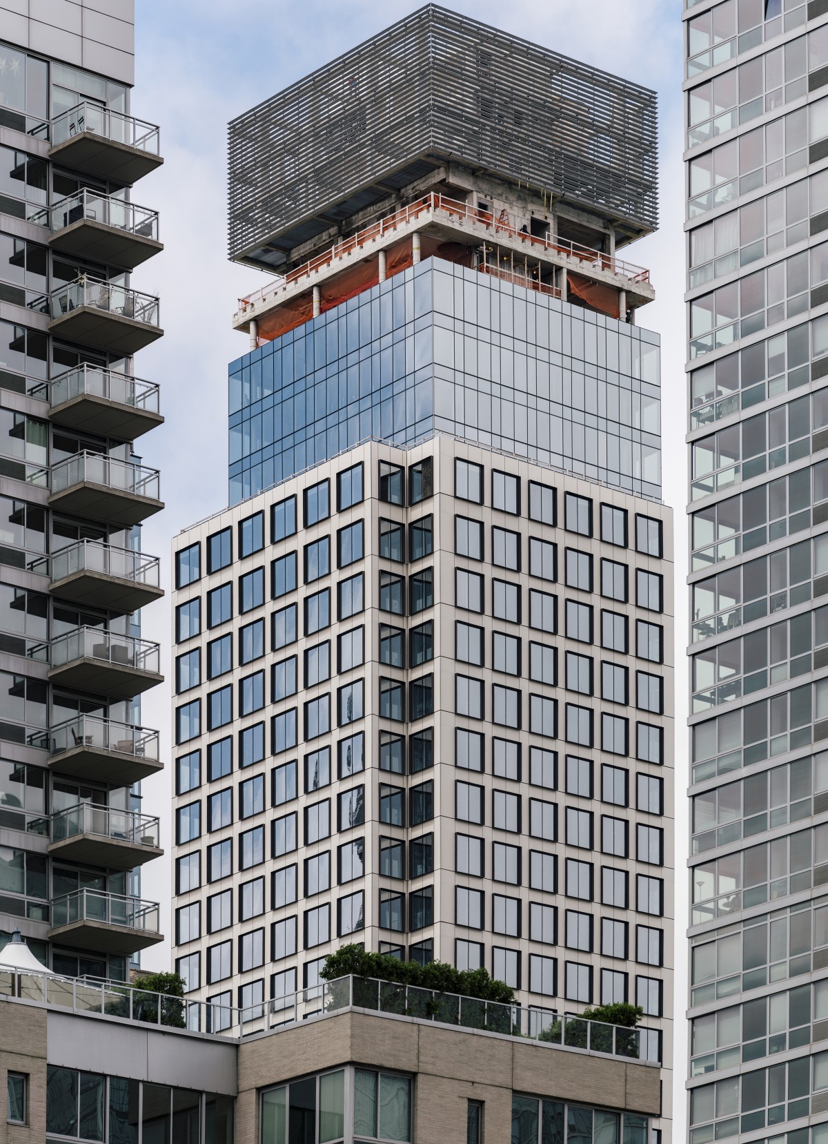 El rascacielos Hudson en Manhattan lleva sello español: su fachada infinita de cristal es de Porcelanosa