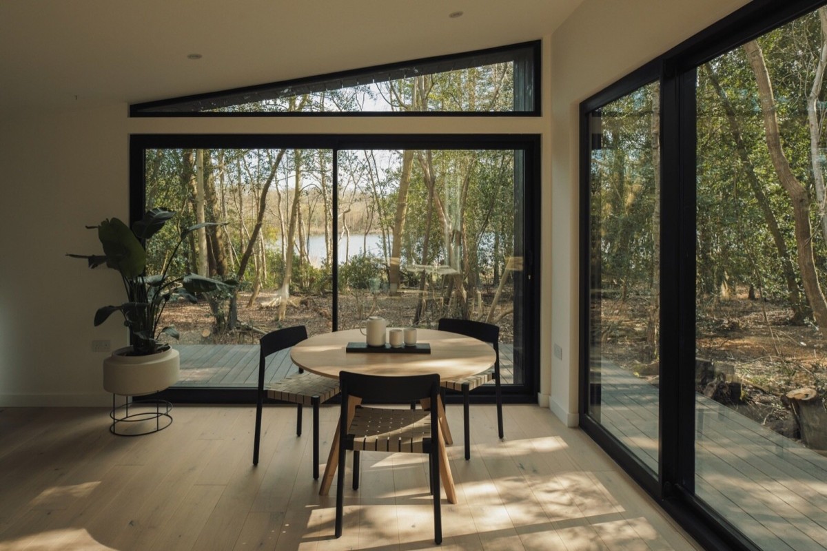 Grandes ventanales para aprovechar la luz natural