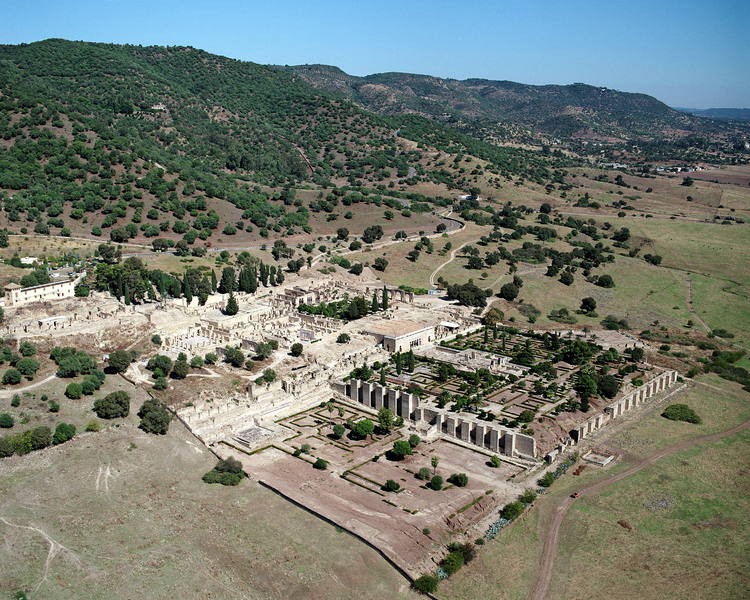 Eine Luftaufnahme der Kalifatsstadt Medina Azahara