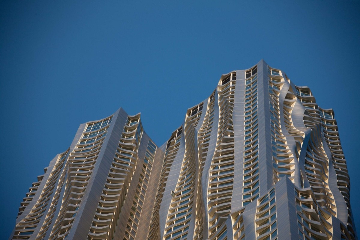 La torre de apartamentos diseñada por Frank Gehry en Manhattan, en venta por 735 millones