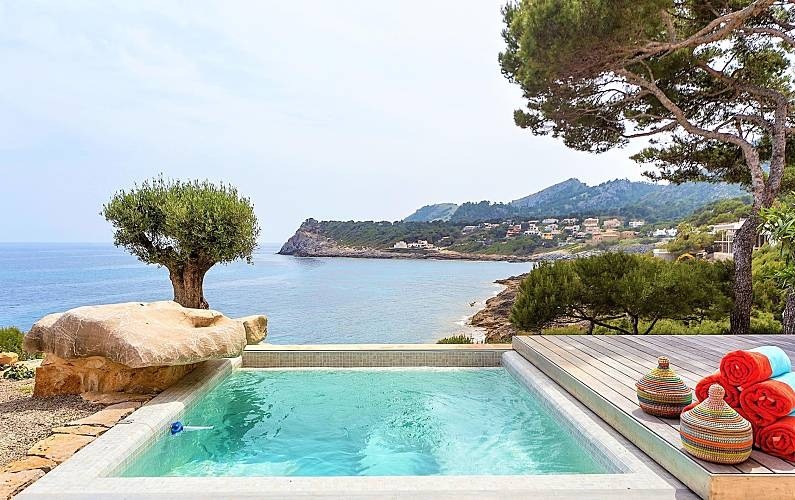 Esta preciosa villa en Mallorca es una de las más caras para alquilar en vacaciones: todas las habitaciones tienen vistas al mar