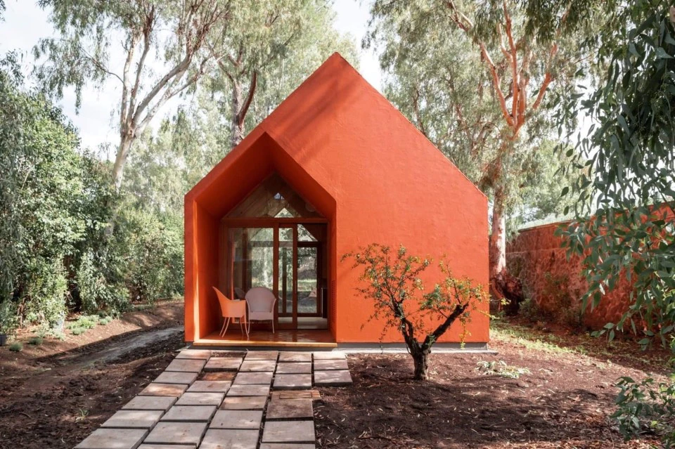 Una casa prefabricada construida para facilitar la reintegración de las reclusas de una prisión en Roma