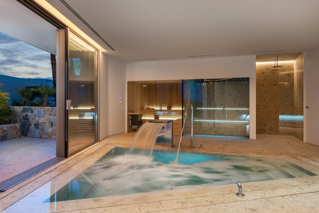There are many additional features, such as the jacuzzi