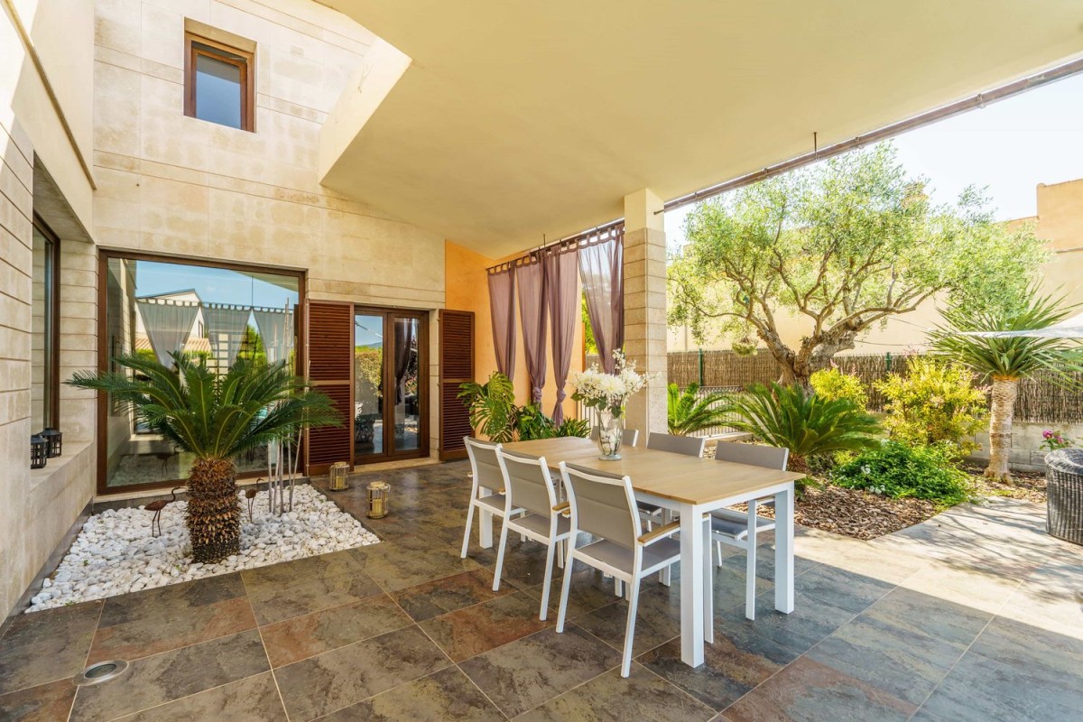 O belo terraço principal da propriedade