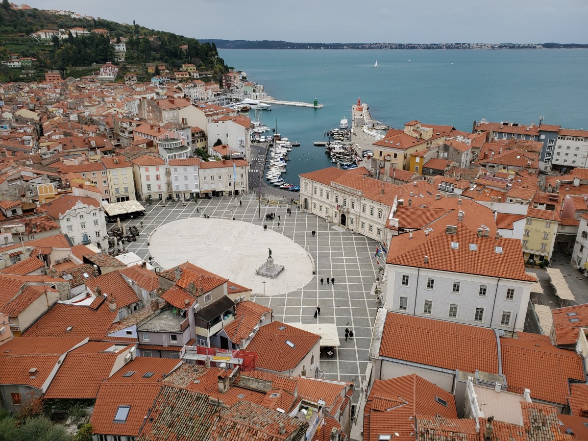 A arquitetura de Piran lembra o seu passado sob controle veneziano