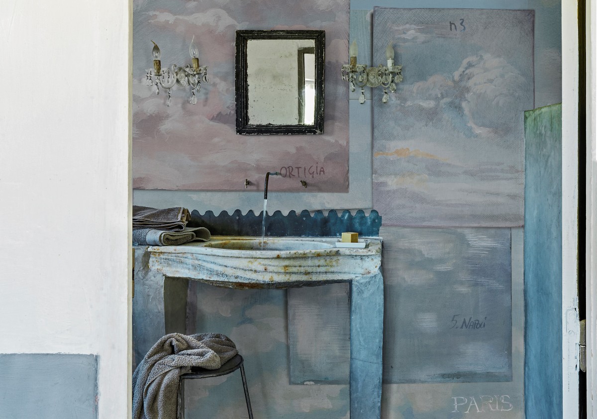 El papel pintado que revoluciona las paredes del baño y la cocina: es impermeable y resistente a humedades