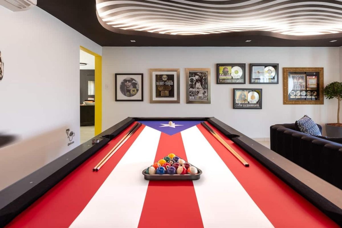 10_daddy_yankee_airbnb-135