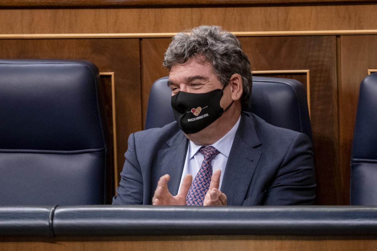 El ministro de Inclusión, Seguridad Social y Migraciones, José Luis Escrivá, en una sesión en el Congreso