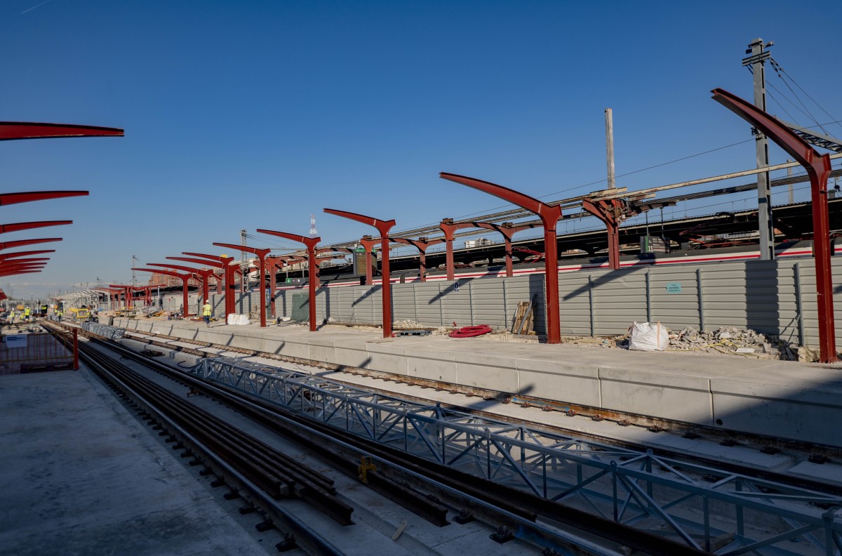 Archivo - Vías de la Estación de Chamartín en obras