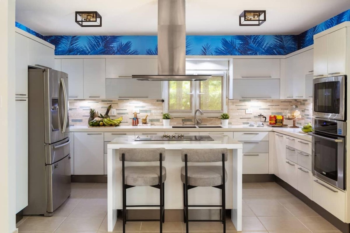 9_daddy_yankee_airbnb-1350