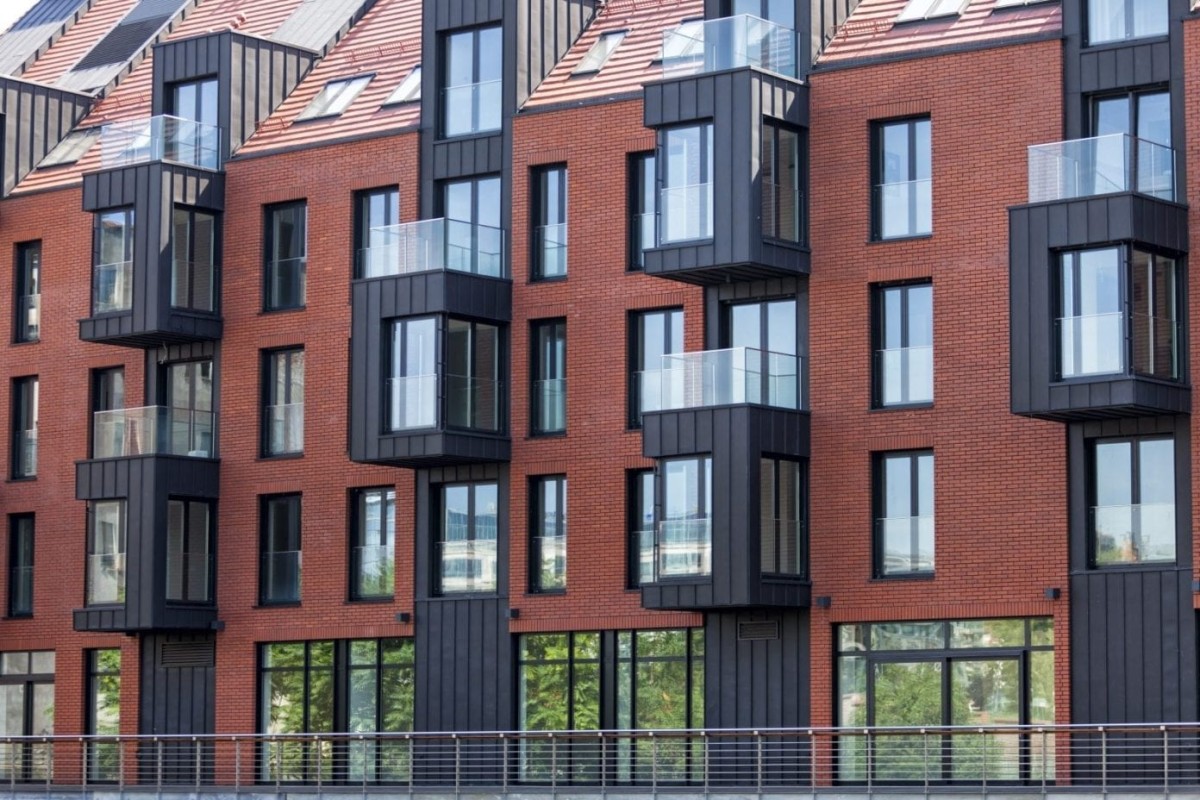 Axa ultima la compra de 800 viviendas en alquiler a una socimi de Blackstone