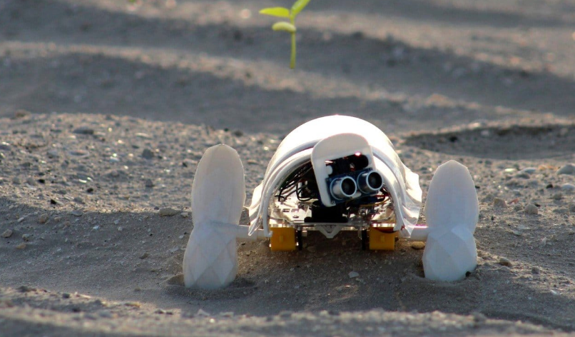 Este robot transforma desiertos en zonas verdes y funciona sólo con energía solar