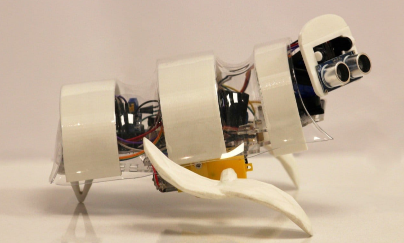 Este robot transforma desiertos en zonas verdes y funciona sólo con energía solar