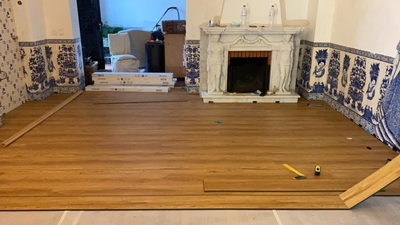 Cómo instalar suelos vinílicos para renovar tu casa de forma económica