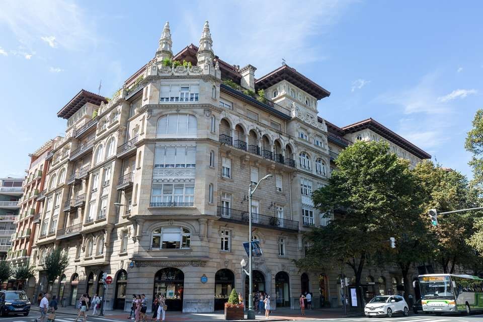 O apartamento está localizado no edifício histórico Sota, no centro da cidade