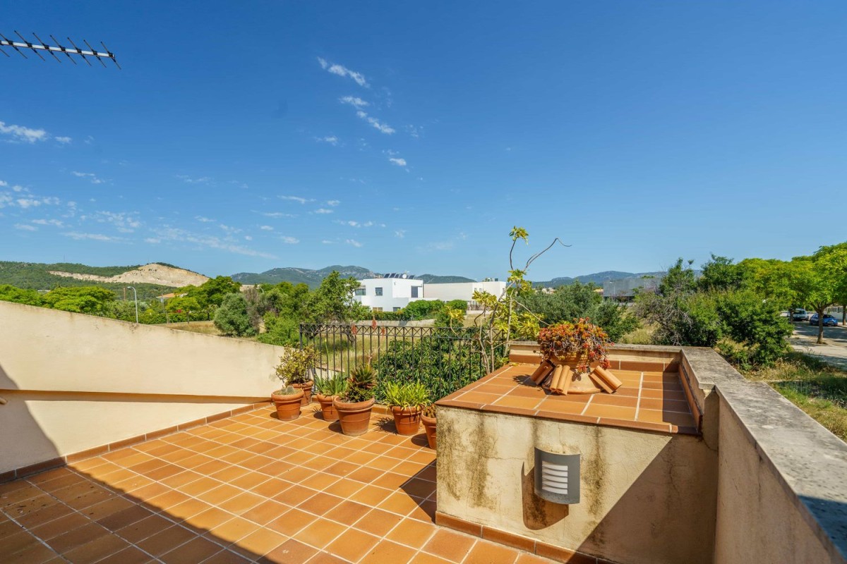 Um dos terraços superiores da propriedade