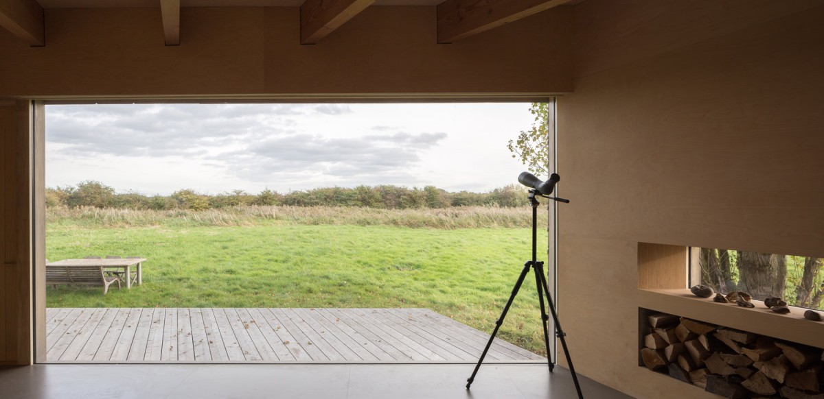 Con vistas a la naturaleza que rodea a la casa