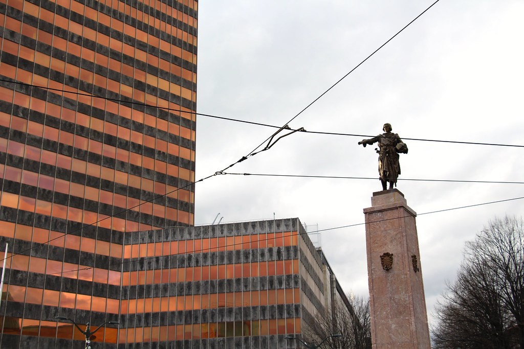 A la venta la Torre Bizkaia, uno de los edificios más emblemáticos de Bilbao