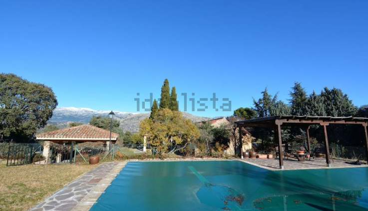 Está rodeada de un entorno natural