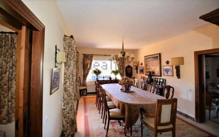 Con espacio para muchos comensales