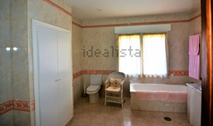 Grande y con bañera