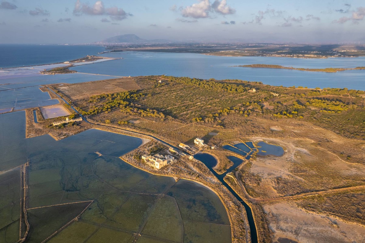 Una increíble isla privada de Sicilia, conocida por el agua rosa, en venta por 10 millones 