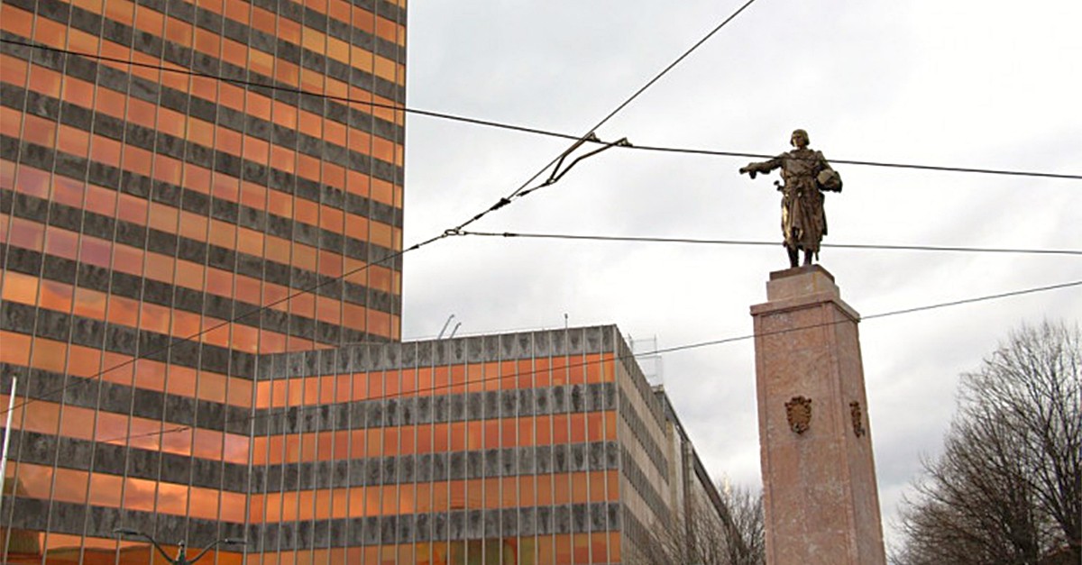 Torre Bizkaia este una dintre cele mai emblematice clădiri din Bilbao