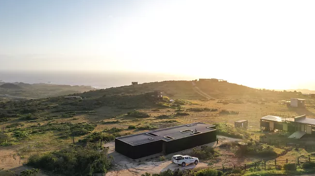 Está en plena naturaleza y tiene vistas al océano