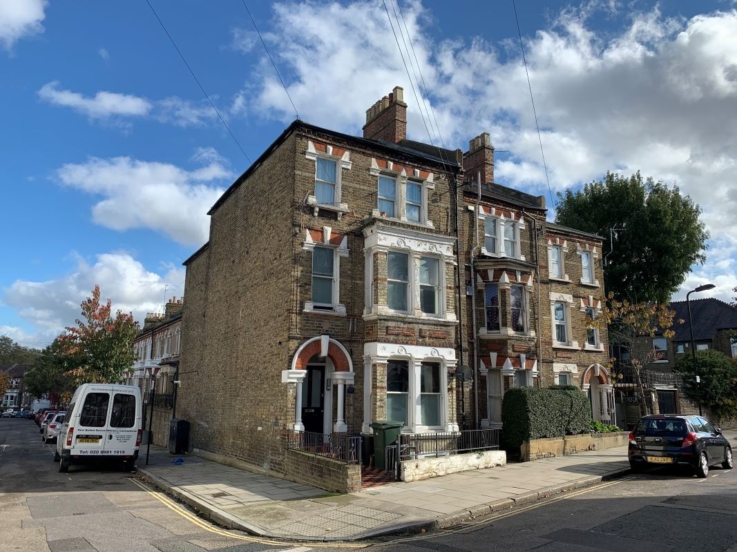 Así es por dentro la casa más pequeña de Londres que se acaba de subastar por 90.000 libras