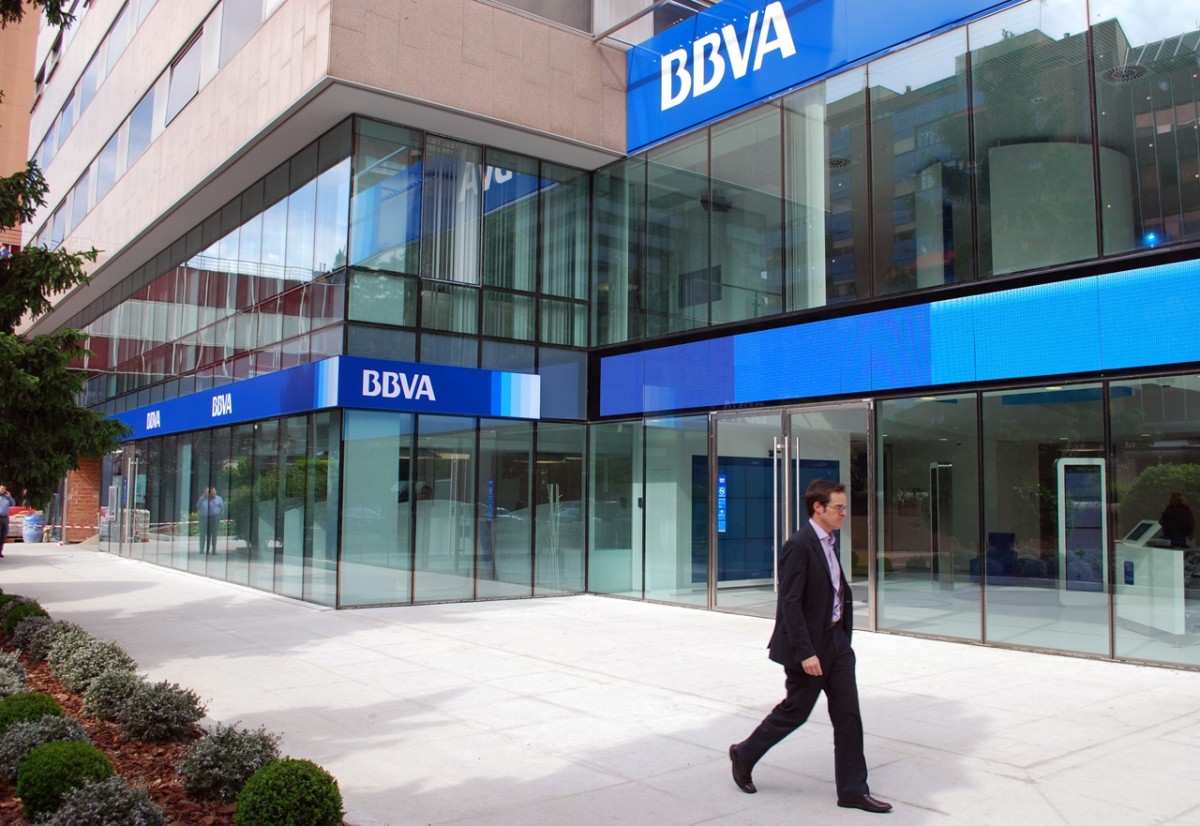 Merlin saca a la venta las sucursales de BBVA por más de 1.750 millones