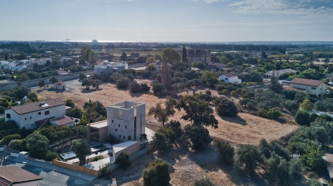 Un edificio que sobresale en el entorno